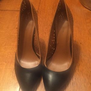 Bcbg size 9 black and brown